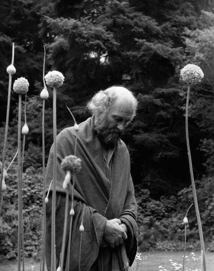 s-morrisgravesinhisleekgarden